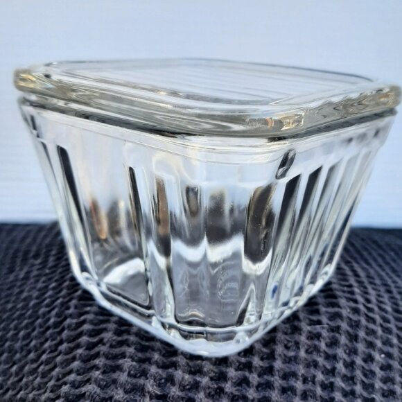ANCHOR HOCKING 1932 VINTAGE DESIGN REFRIGERATOR DISH W / LID 4.5” - Picture 8 of 9